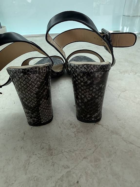 Chaussures femmes: Sandali un pelle  – D'occasion à Breganzona par Fp62 2