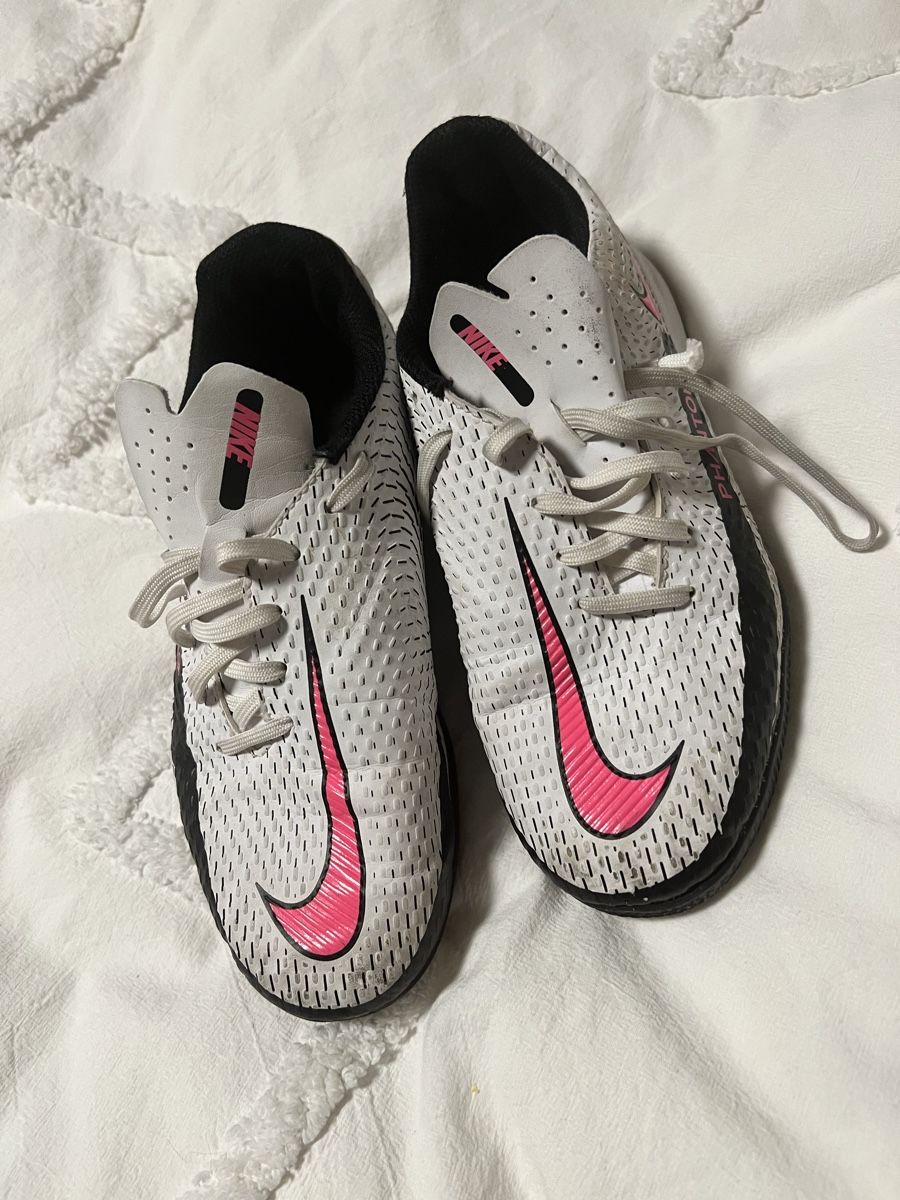 Nike Scarpe per ragazze: Chaussures foot fille Nike Phantom taille 34 – Usato da La Chaux-de-Fonds venduto da Sabinchenn 1