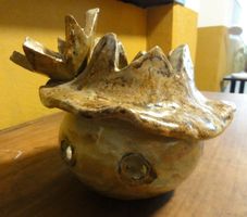 Handgefertigter Keramikfigur (Pilz) mit Kerzenlicht, braun-b