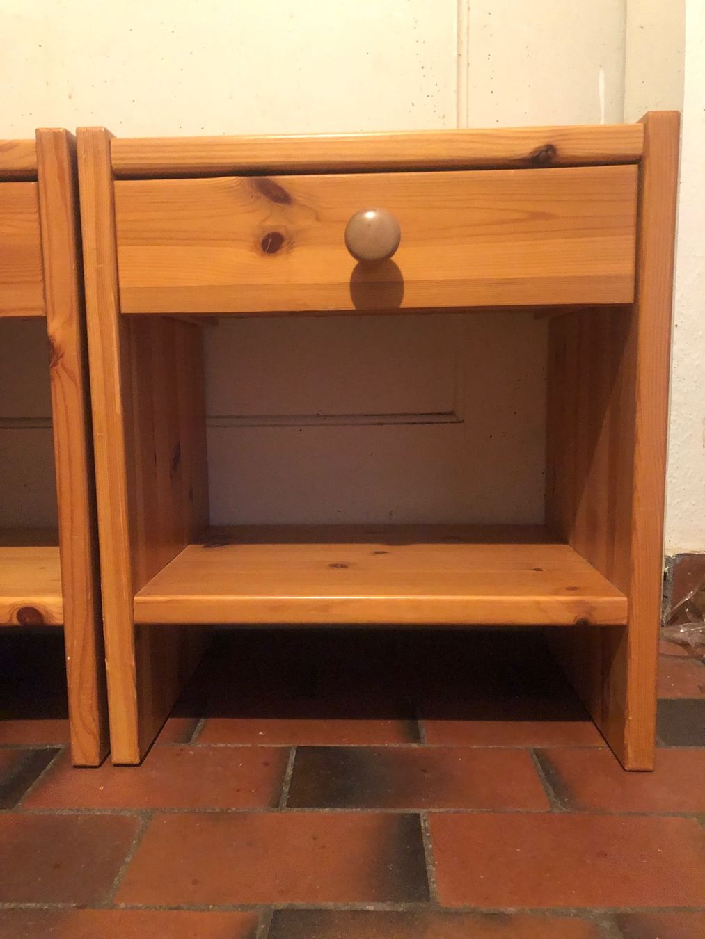 Comodini: Nachtisch Holz 2 Stk. – Nuovo (secondo la descrizione) da Olten venduto da Lara1967 3