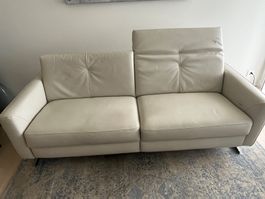 Elegantes Ledersofa mit Relaxfunktion Crèmeweiss, 2 Sitzer