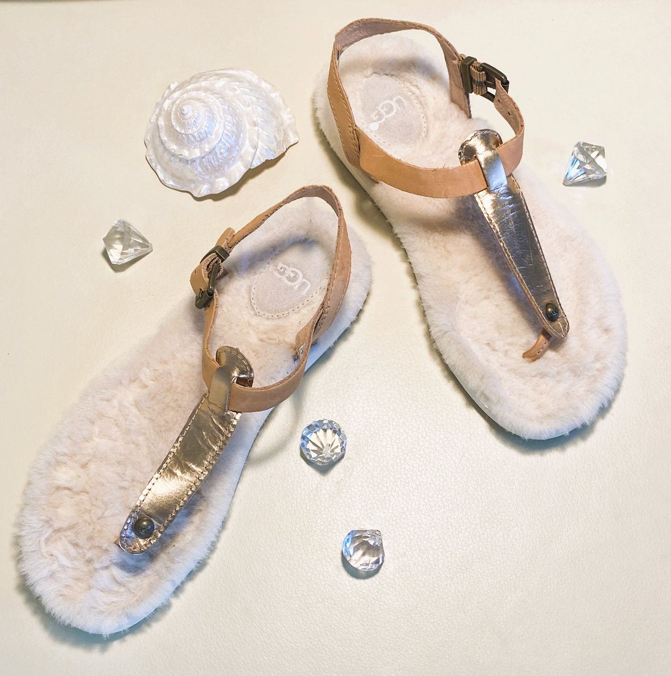 Ugg Scarpe da donna: UGG Sandale gold metallic 100% Leder & Lammfell 39 – Nuovo (secondo la descrizione) da Allschwil venduto da Rosenfee