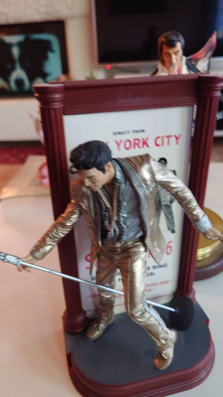 Statuette: Elvis Presley Figur – Usato da Luzern venduto da MrToyota 1