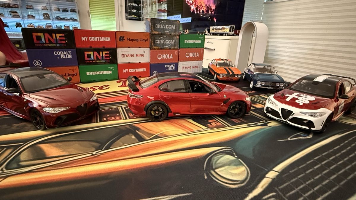 Alfa Romeo Modellini d'auto: Alfa Romeo Giulia GTA rot 1:18 – Usato da Basel venduto da Zomeg 8