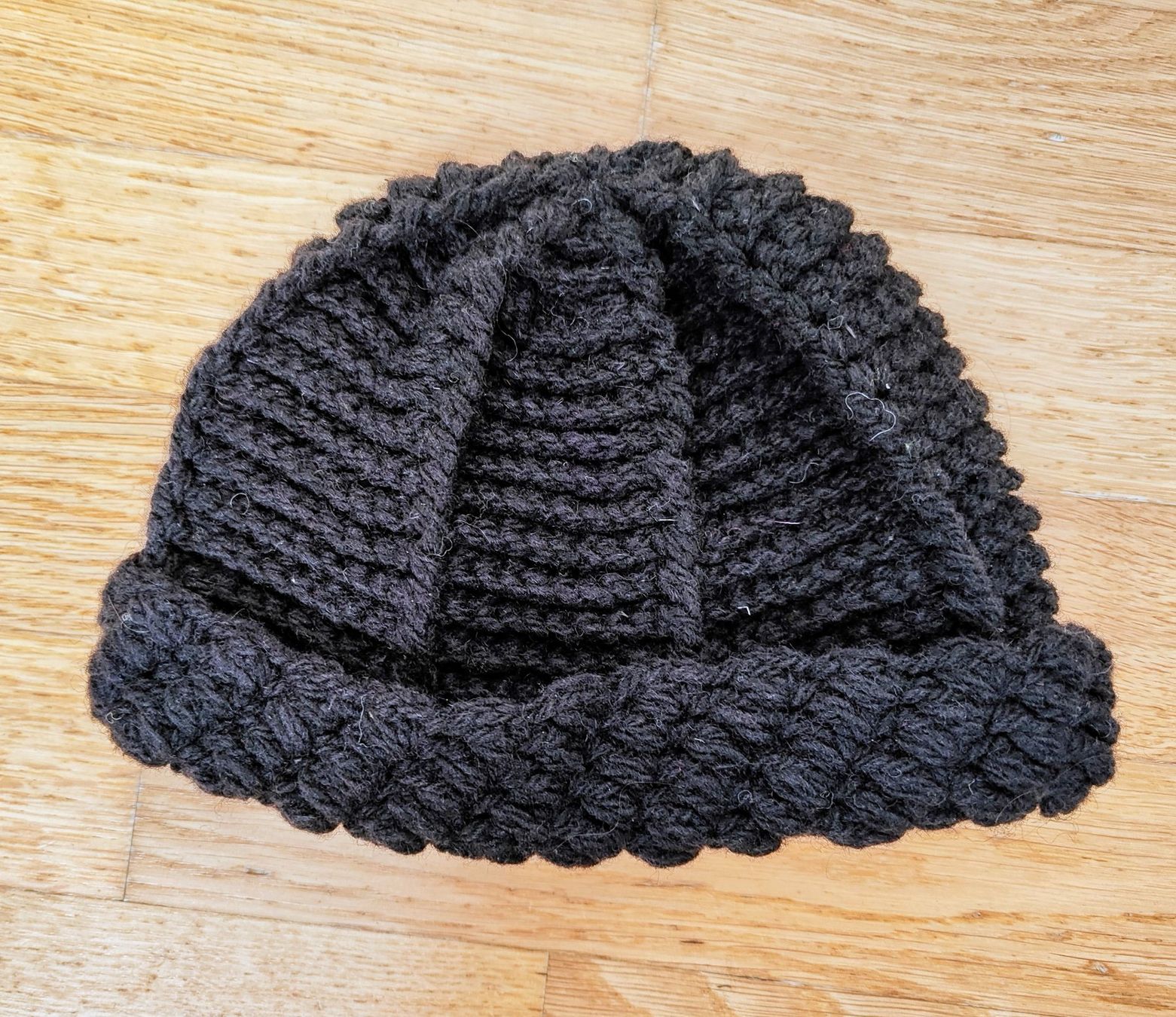 Altro abbigliamento per bambino: Joli bonnet noir crocheté main – Nuovo (secondo la descrizione) da Carouge GE venduto da for_8yym 1
