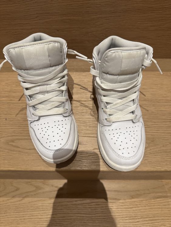 Jordan Chaussures hommes: Kinderschuhe Nike Jordan Air 1 Gr. 35.5 – D'occasion à Ennetbaden par Katiusia 1
