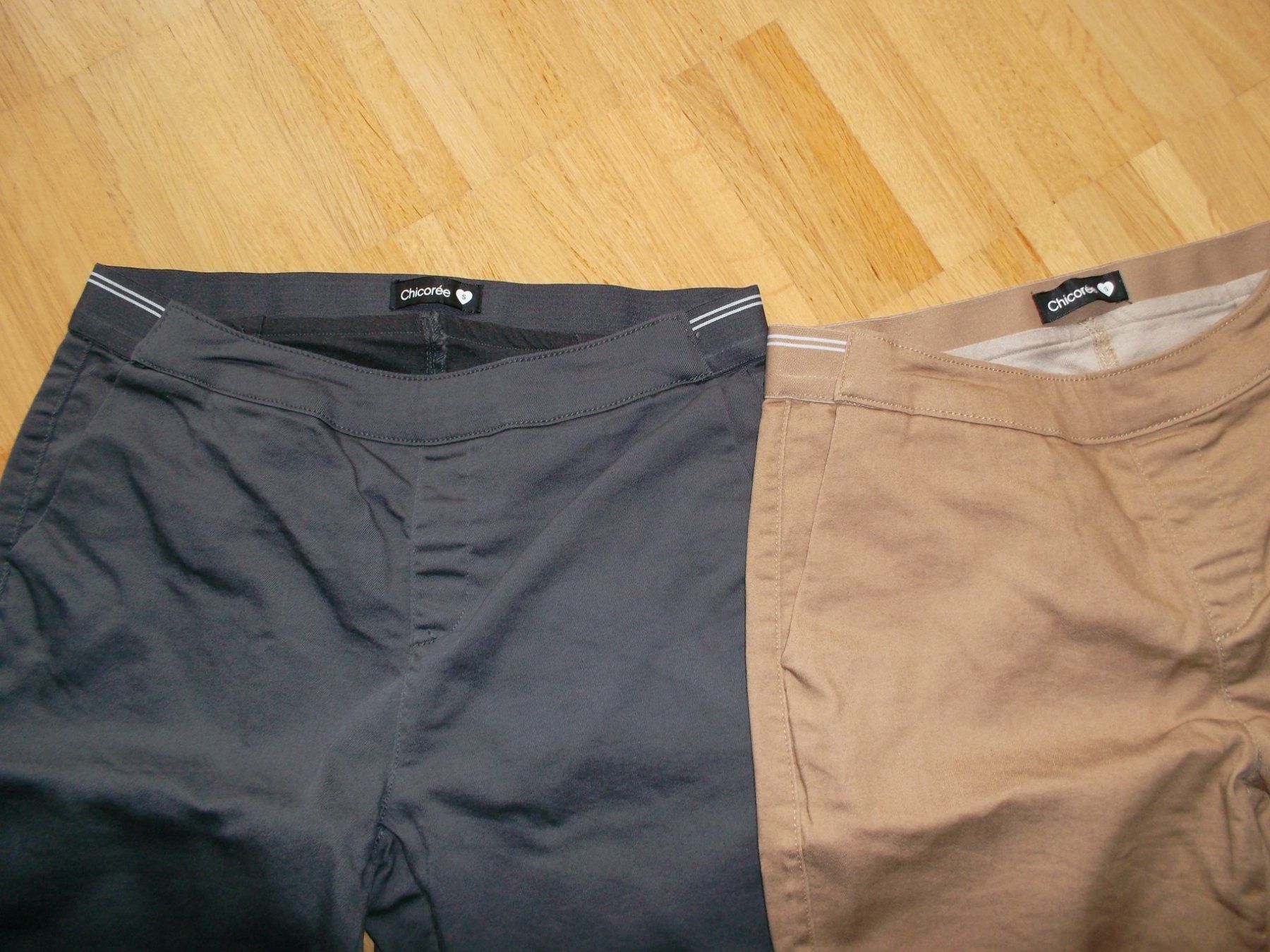 Pantaloni: 3 HOSEN GR. 36/S VON CHICOREE – Nuovo (secondo la descrizione) da Zofingen venduto da Felpa 5