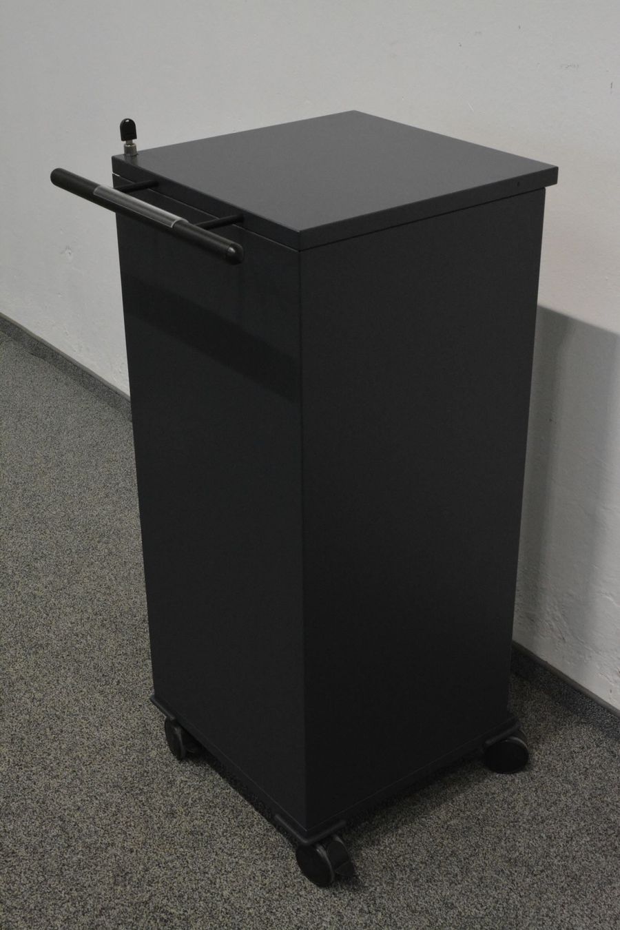 Banconi: Novex LC2 Roll-Caddy Anthrazit Dunkel mit Schlüssel – Usato da Schönenwerd venduto da mcofficeshop 4