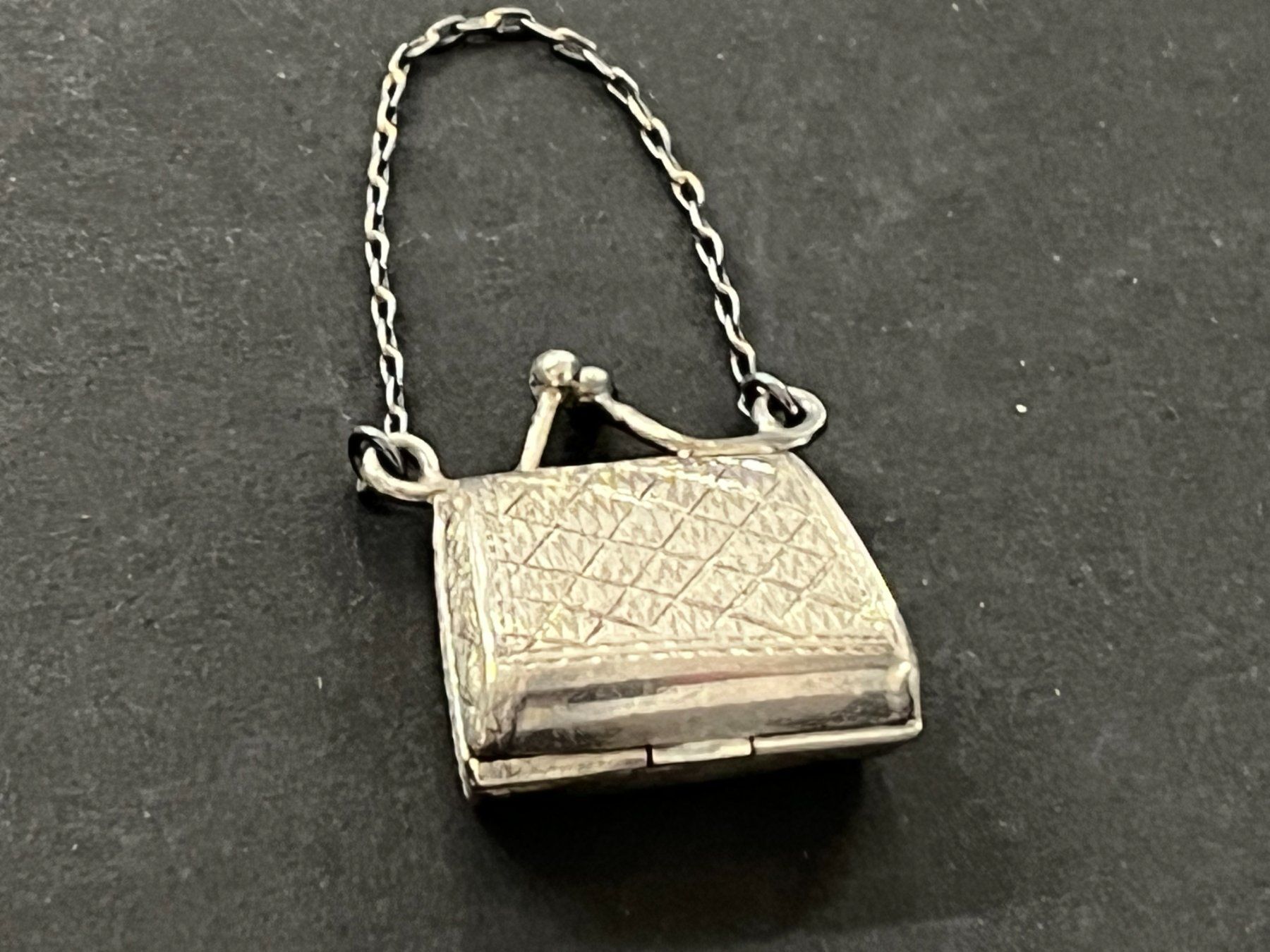 Borse da donna: Silber Miniatur Handtasche aus 925er Silber – Usato da Mumpf venduto da dadaboygugu 1