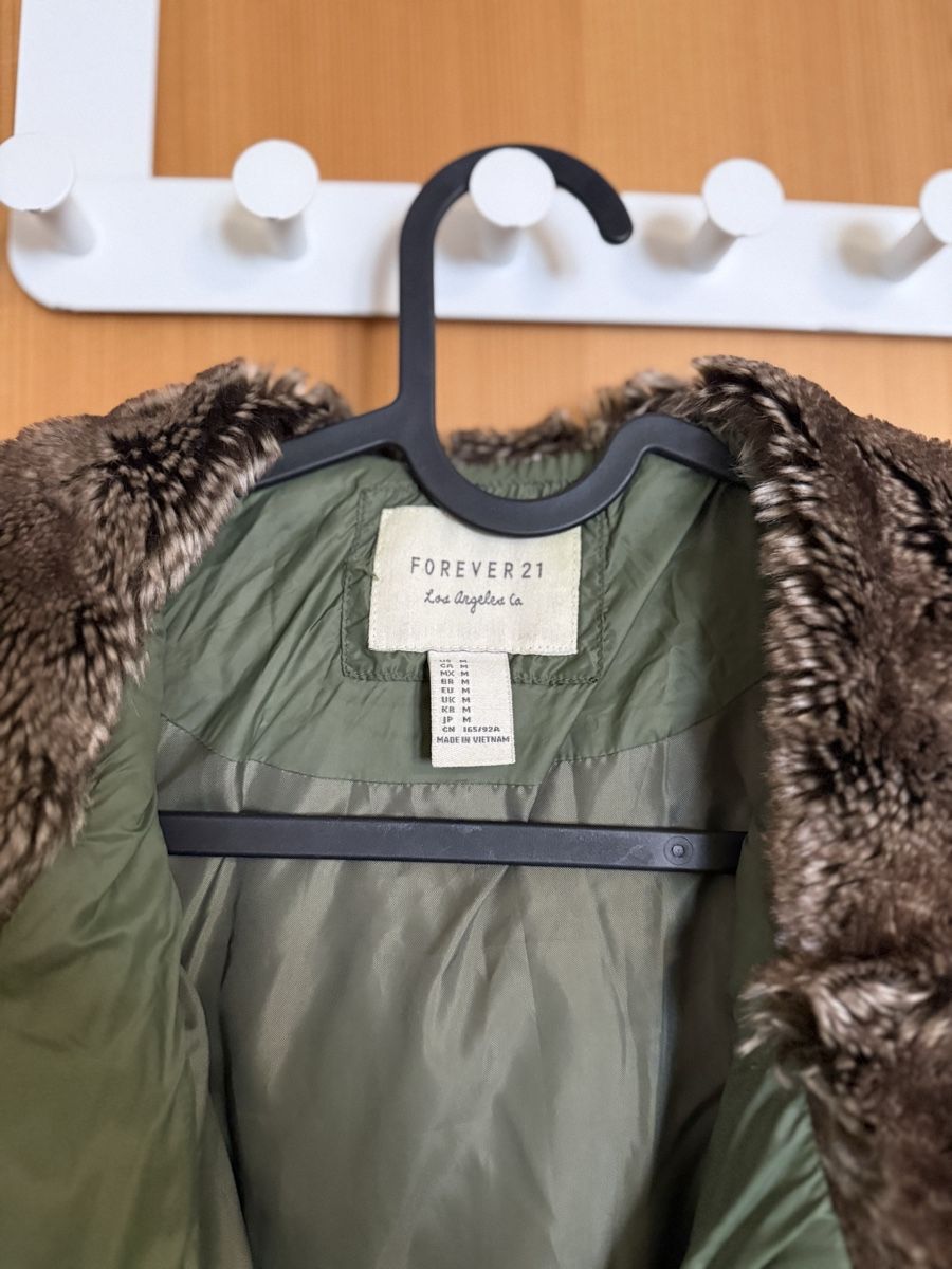 Jacken: Puffer Jacket Olive Green Size M Good Condition – Gebraucht aus Bönigen von nay_w9nv 1
