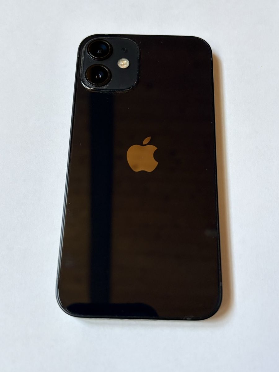 Apple Telefoni cellulari / Smartphones: iPhone 12 mini 64GB schwarz mit Hülle – Usato da Marthalen venduto da thh72 1