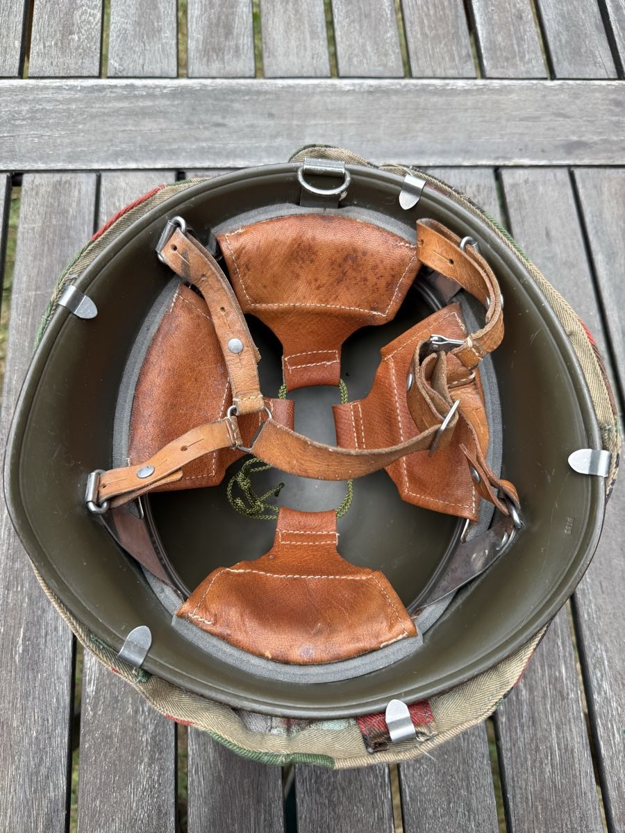Armée suisse Uniformes: Casque M71 avec camouflage (2) – D'occasion à Fribourg par Ardoffel 2