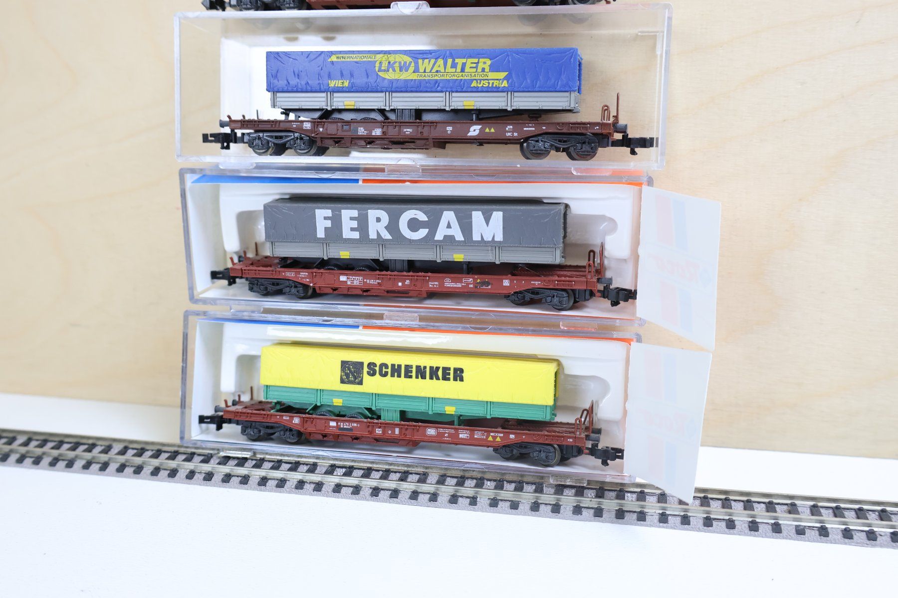 Roco Modelleisenbahnen: ROCO 4 x HUPAC Wagen Set Spur N – Gebraucht aus Winterthur von Monstera 3