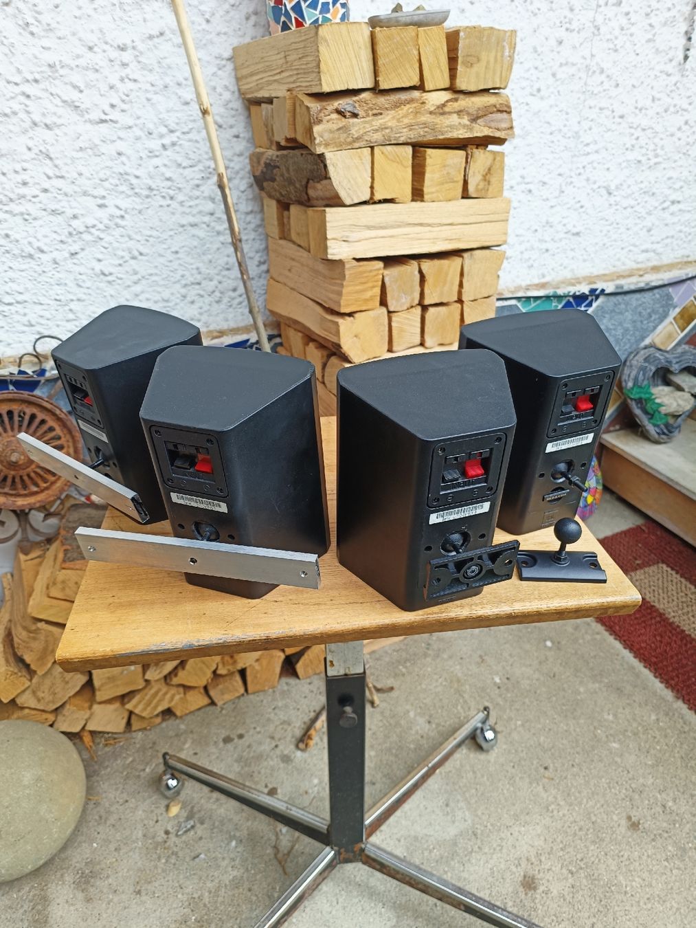 JBL Casse acustiche: 4 JBL Control 23 mit Wandhalterung – Usato da Steffisburg venduto da zulg03 2