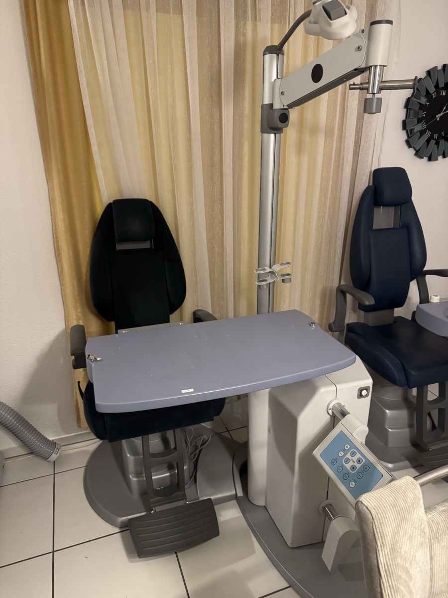 Attrezzature mediche: 2 Mal Refraktionsstühle – Usato da Olten venduto da buj_kym9