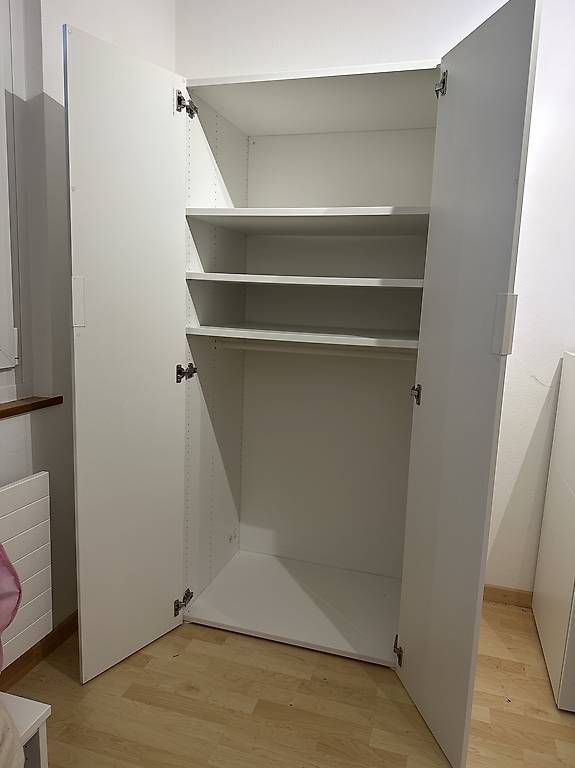 Armoires: Kleiderschrank Ikea – D'occasion à Strengelbach par nathhasl 2