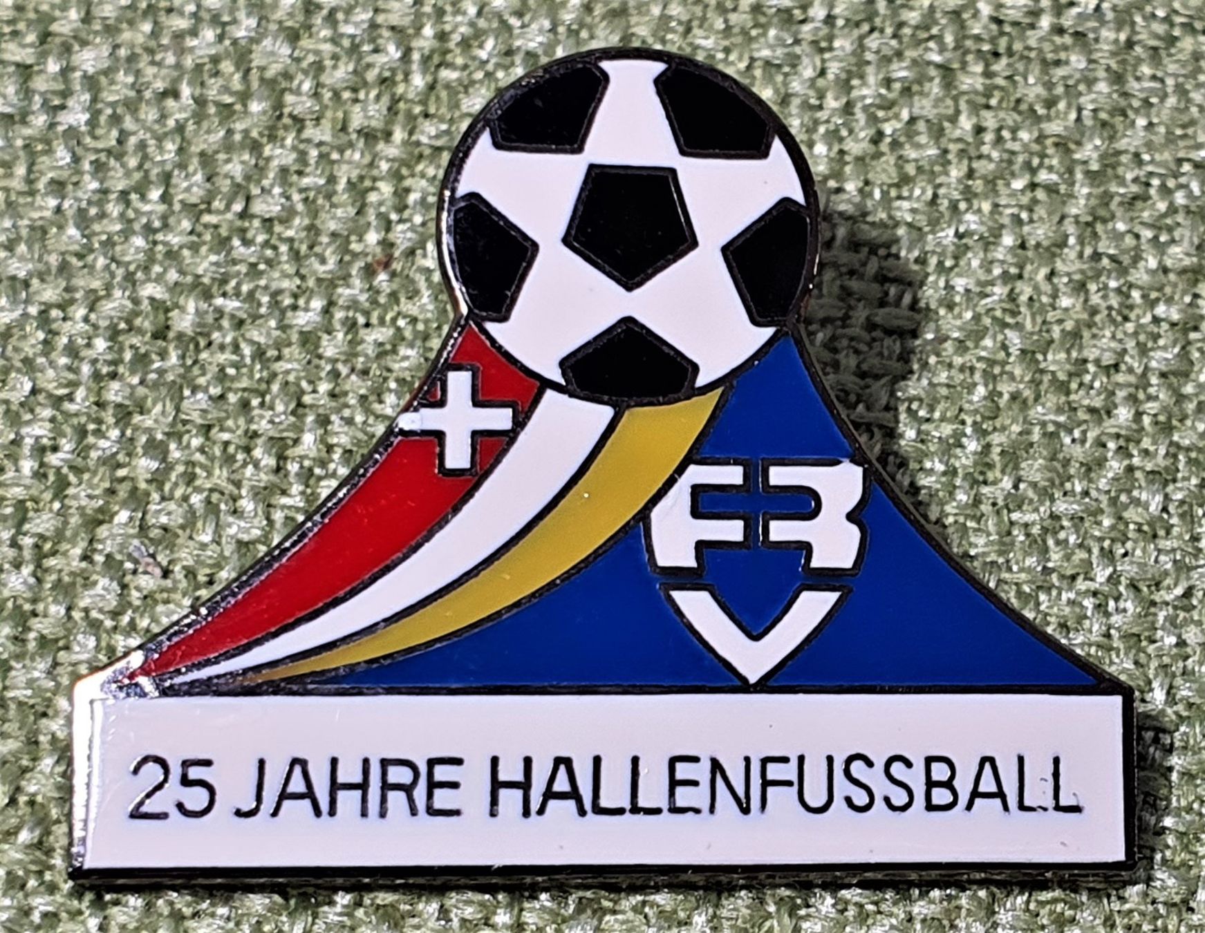 Placchette & Badge: O846 - Pin Hallenfussball FRV? – Usato da Reinach BL venduto da Boston-Verkauf