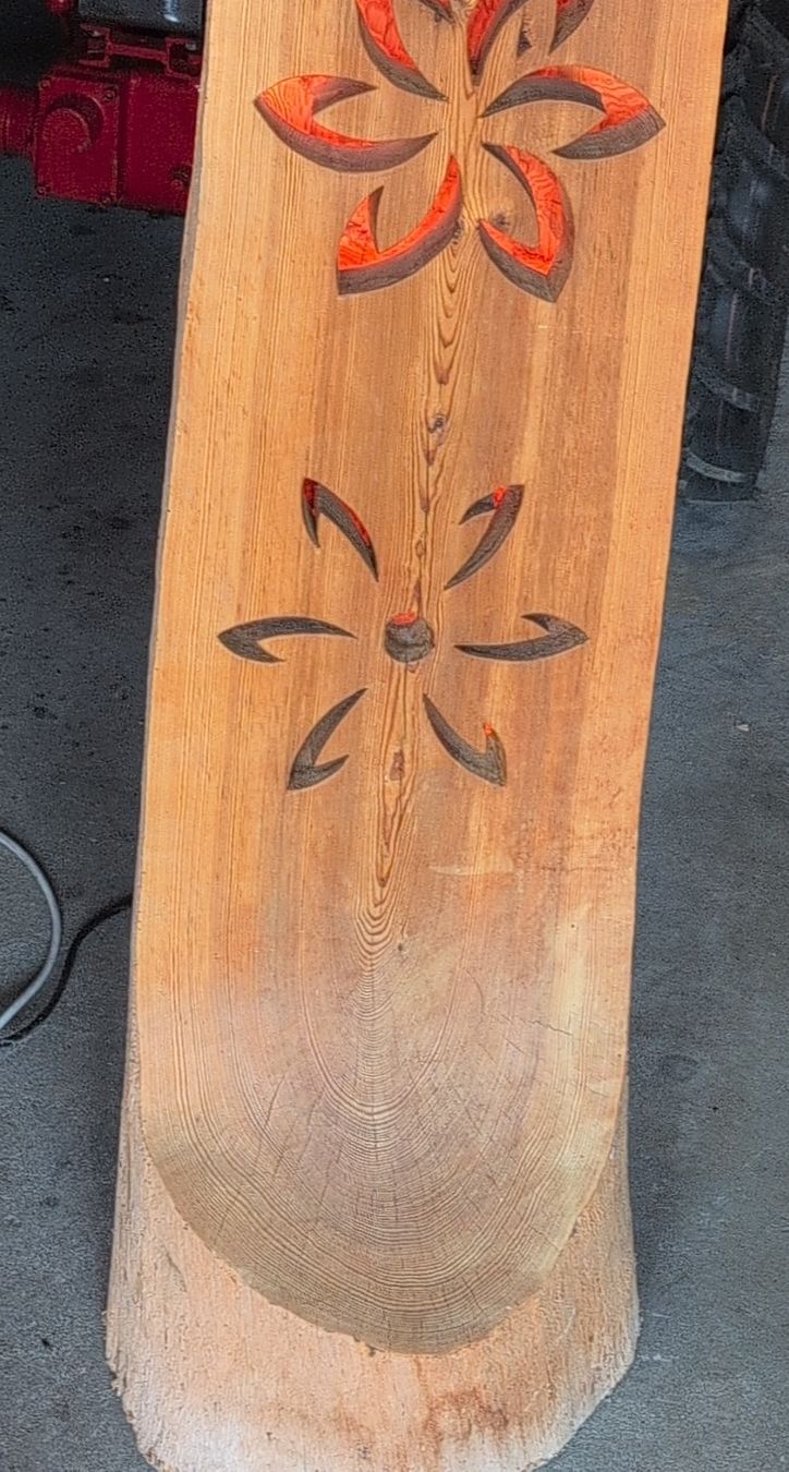 Lampen: Holzdeko Leuchte mit Blumenmuster – Gebraucht aus Mümliswil von Sherryli