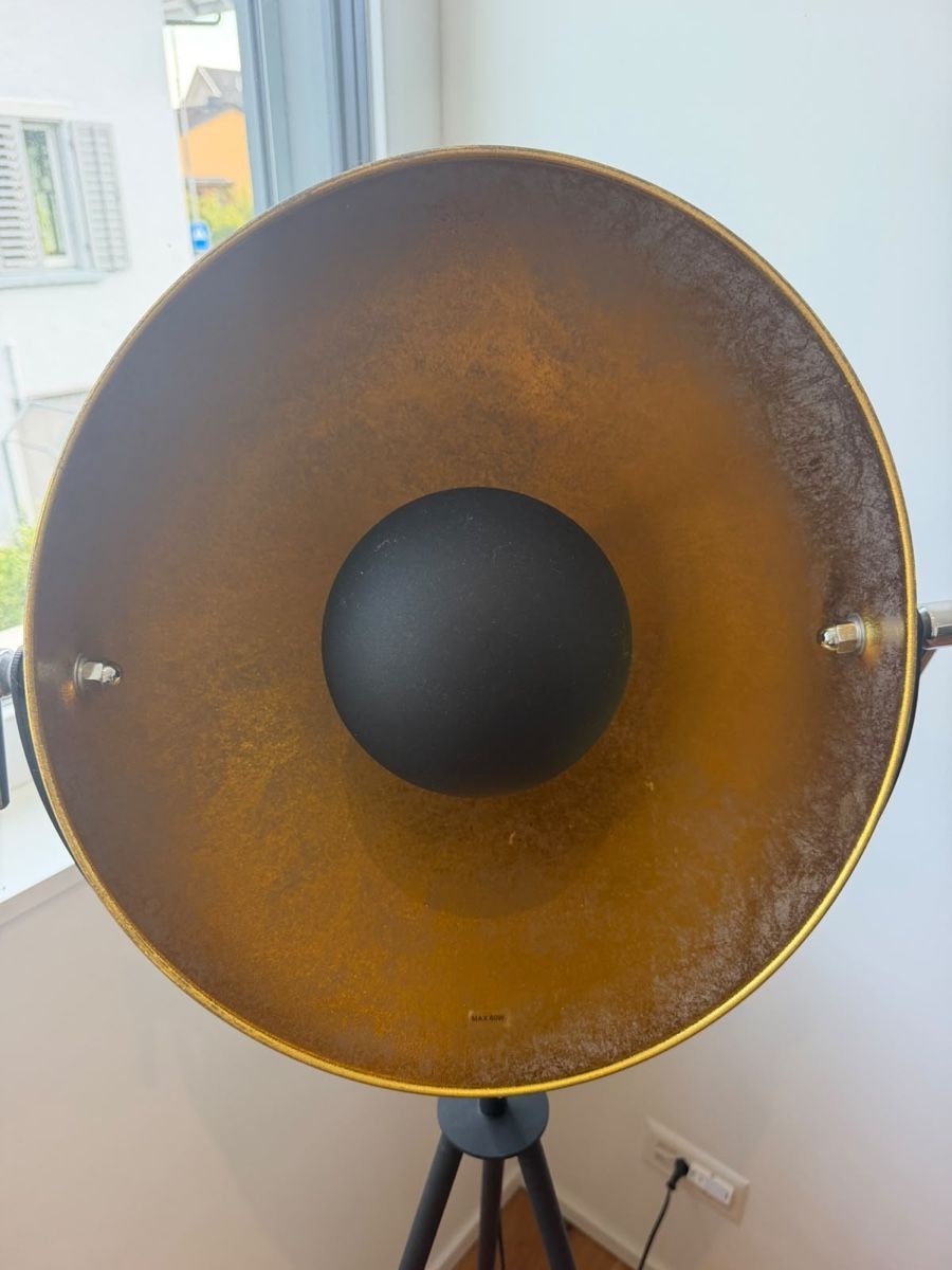 Lampes: Stehlampe Stativ schwarz-gold – D'occasion à Dübendorf par jonas.buehler 3