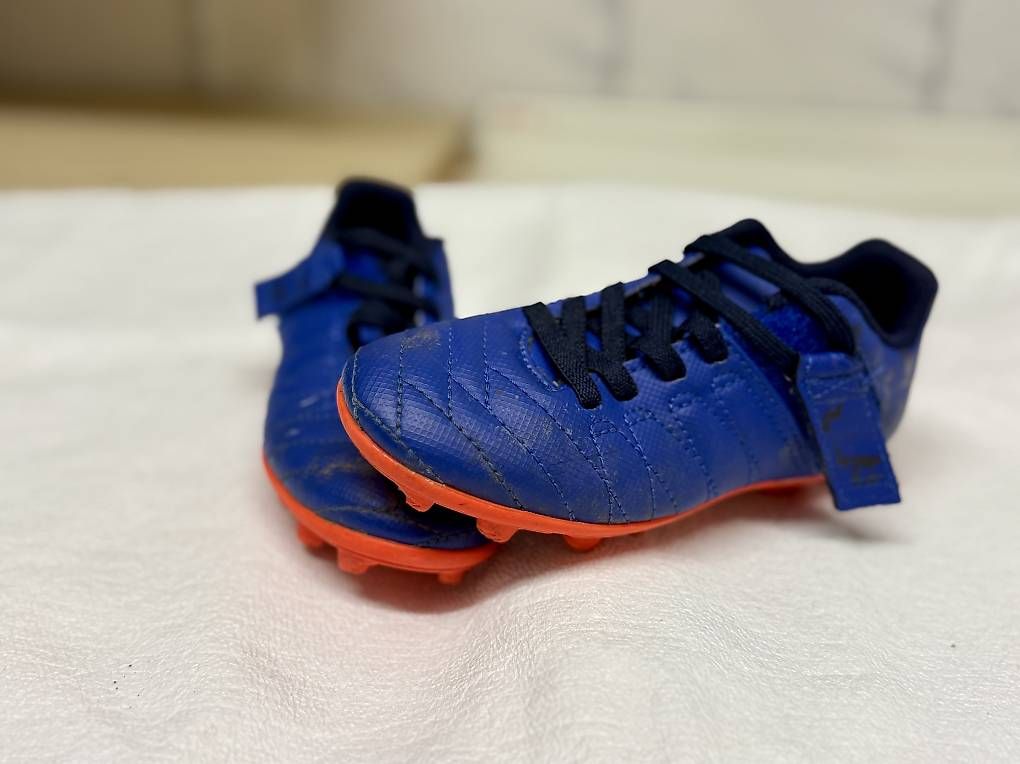 Scarpe per ragazzi: Fussballschuhe Gr. 27 – Usato da Staefa venduto da mic_2yqj