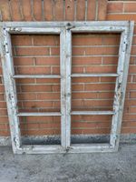 Fenster  Holz 2-teilig alt mit schönen Beschlägen.