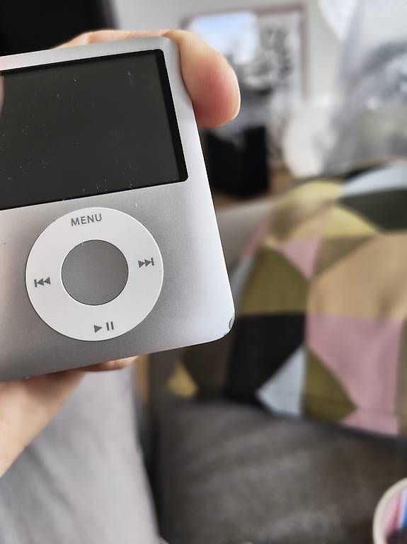 Lettore multimediale portatile: Voll funktionsfähiger iPod Nano – Usato da Lachen SZ venduto da Kamelfluesterer