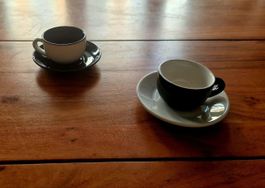 Schwarz-Weisses Espresso Set