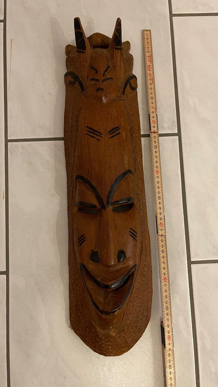 Internationale Kunst: Afrikanische Holz Maske Handgeschnitzt – Gebraucht aus Etzgen von Vendomondo