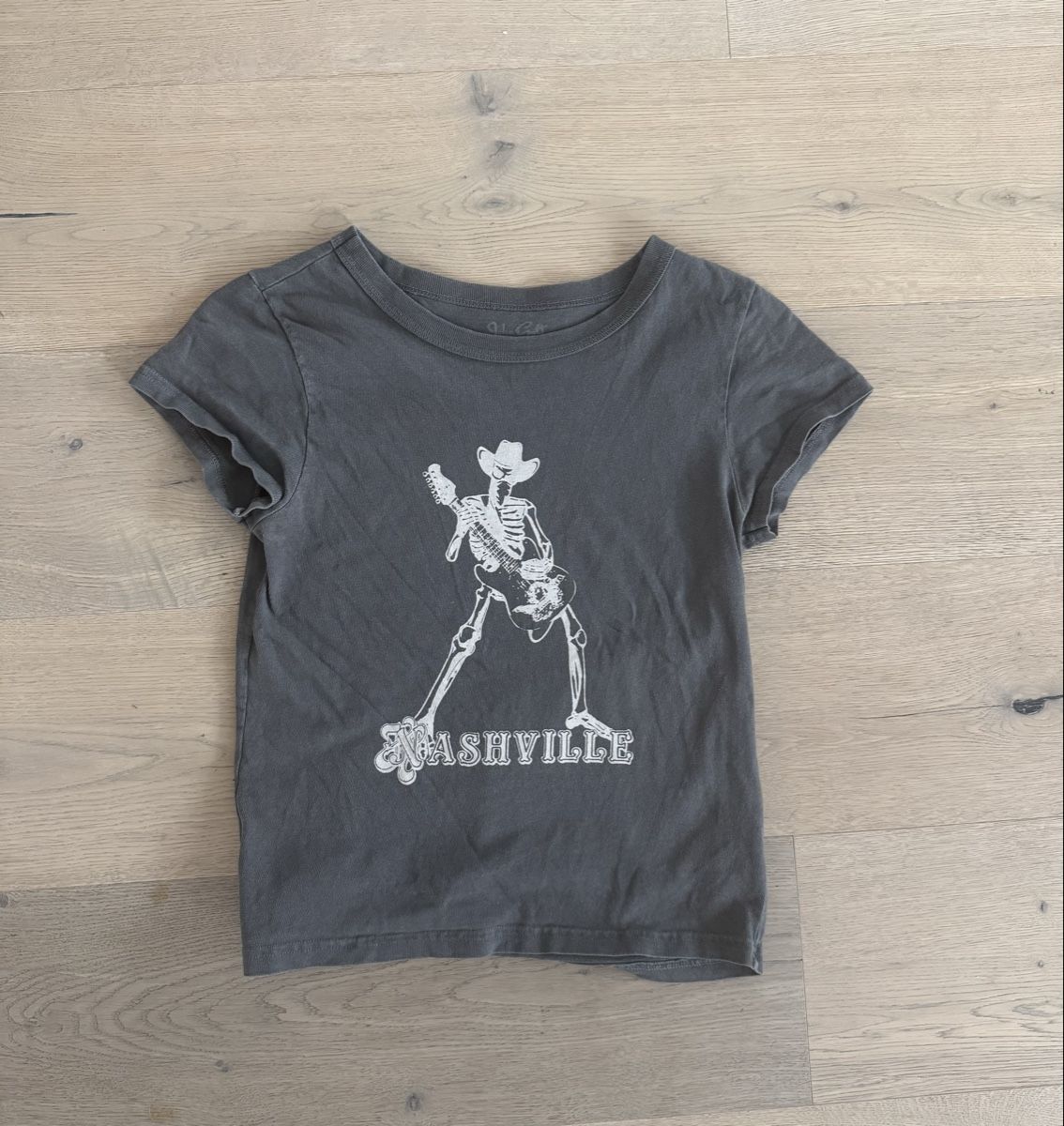 Brandy Melville T-shirt: Brandy Melville Tshirt BabyTee – Usato da Winterthur venduto da ali_t7d6