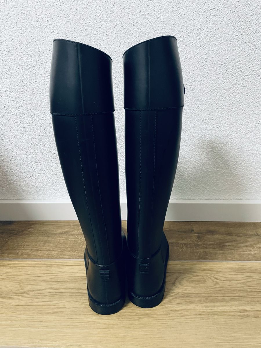 Navyboot Damenschuhe: Navyboots Black Rubber Riding Boots s. 38, Waterproof – Gebraucht aus Goldau von machdam 1