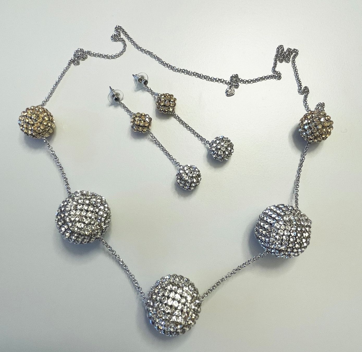 Swarovski Catenine: Kette und Stecker von Swarovski – Usato da Chur venduto da elifor