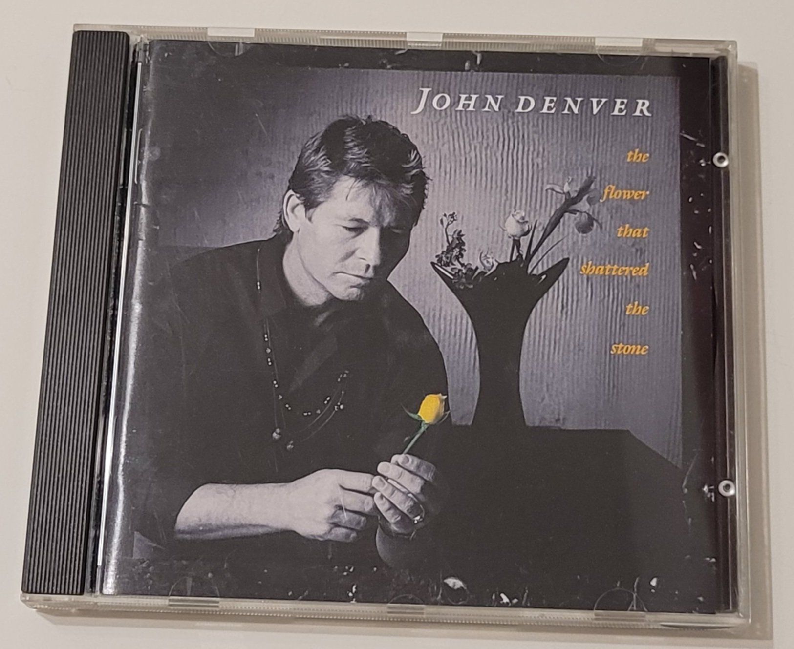 CD: John Denver - The flower that shattered the stone - CD – Usato da Zürich venduto da fourpaws