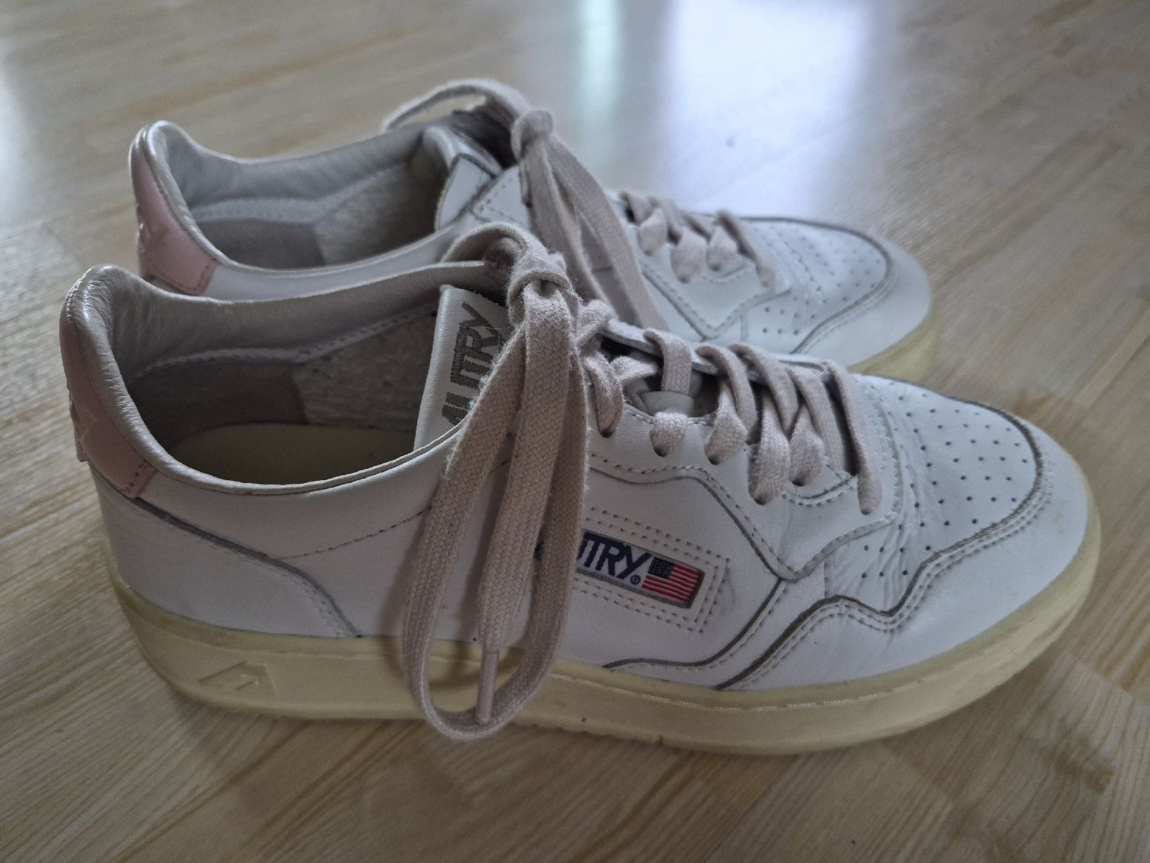 Autry Herrenschuhe: Baskets Autry blanches taille 38 bon état – Gebraucht aus Delémont von fab_cpg5