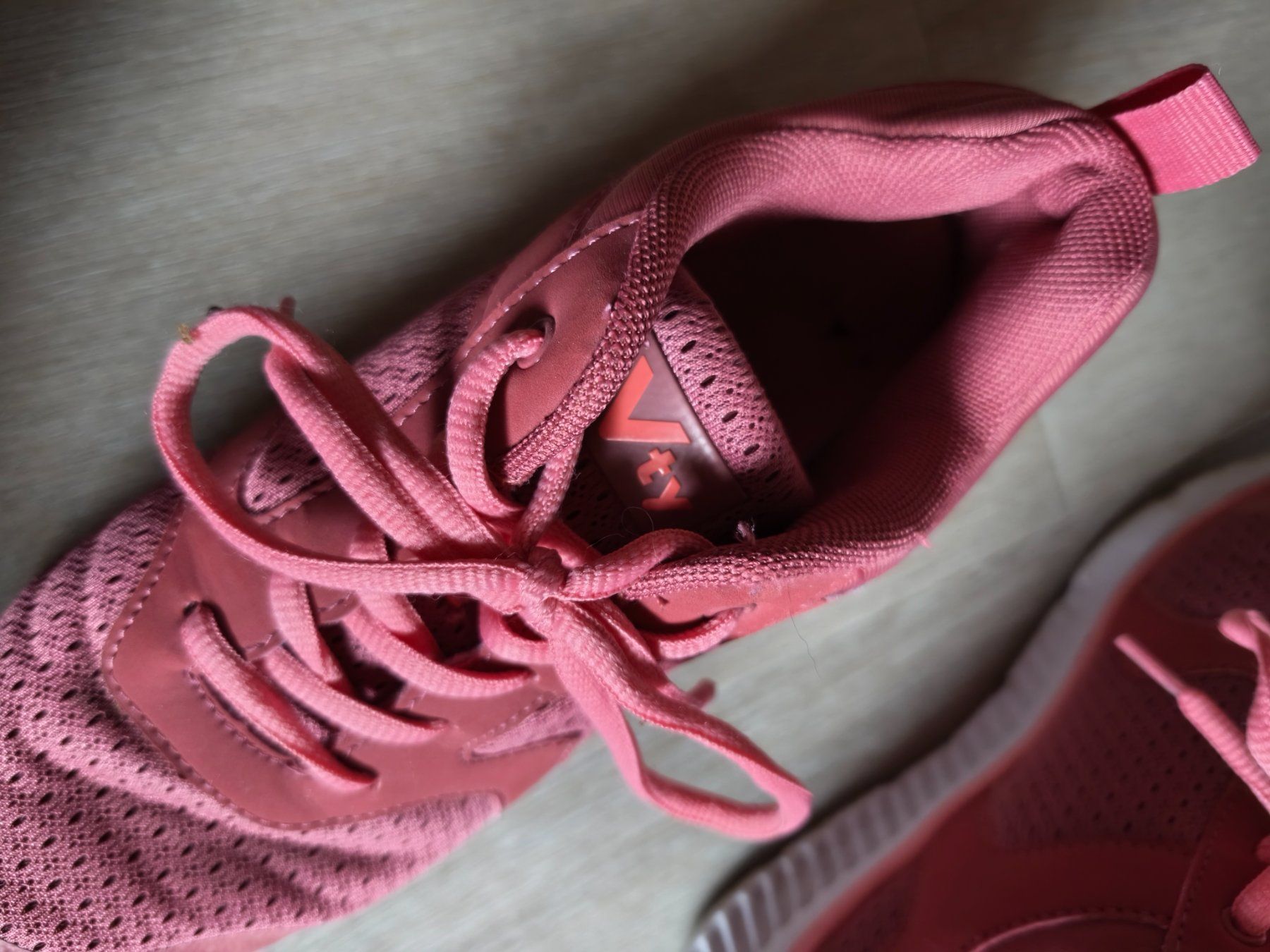 Scarpe da donna: Vty Turnschuhe Gr. 38 – Usato da Reconvilier venduto da LeKiMi 3