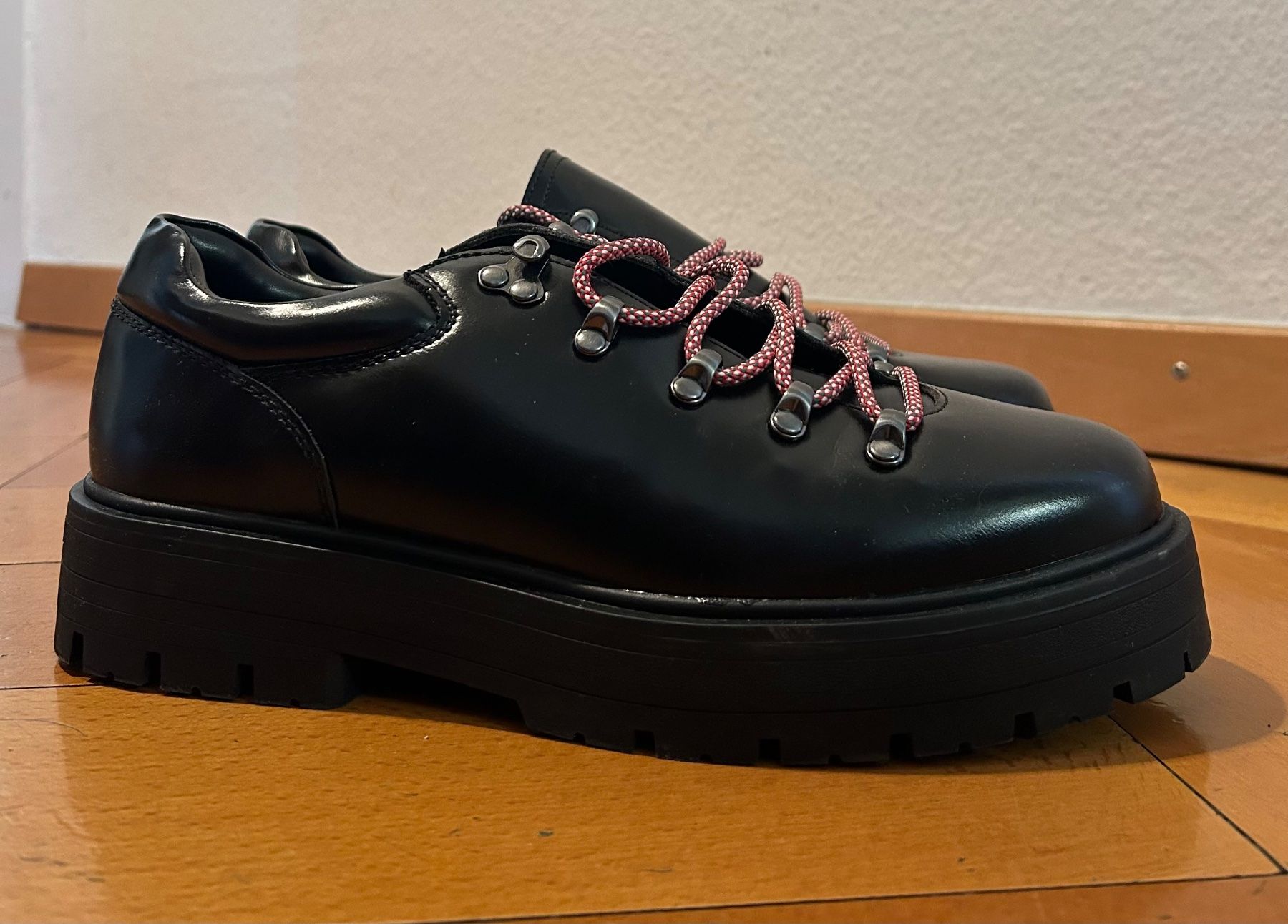 Bershka Scarpe da uomo: Schnürschuhe mit Metalldetails TrekkingStil Bershka Gr. 41 – Usato da Rorschacherberg venduto da Svebe 6