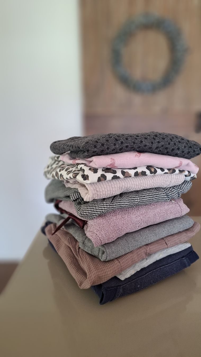 Lotti & Set di vestiti: Kleiderpaket 10 Stück 110 – Usato da Alpthal venduto da Ing3_rid 1