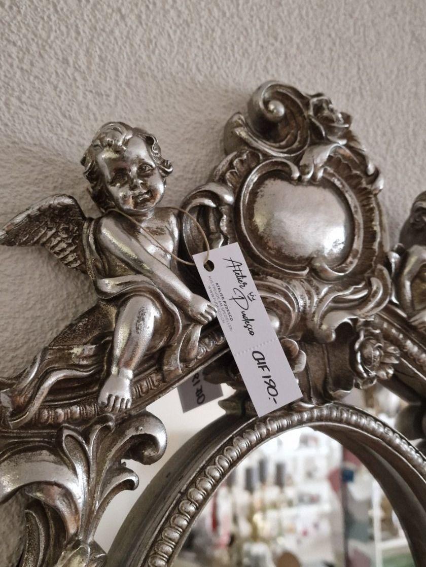 Specchi: Spiegel Barock Optik in Silber mit Engel – Nuovo e nell'imballaggio originale da Schaffhausen venduto da AtelierPudesco 1