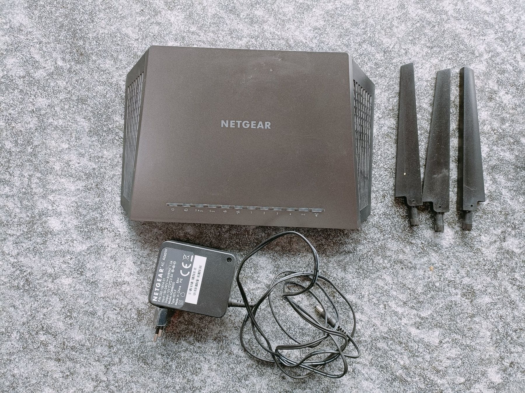 Netgear Modem & Router: Router Netgear – Usato da Obfelden venduto da degarre 2