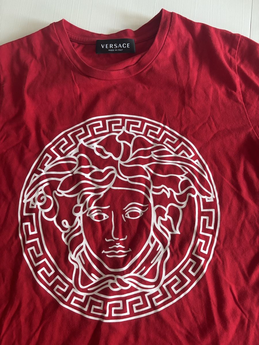 Versace T-Shirts: Versace T-shirt in Rot – Neu (gemäss Beschreibung) aus Winterthur von beijaflor777 1