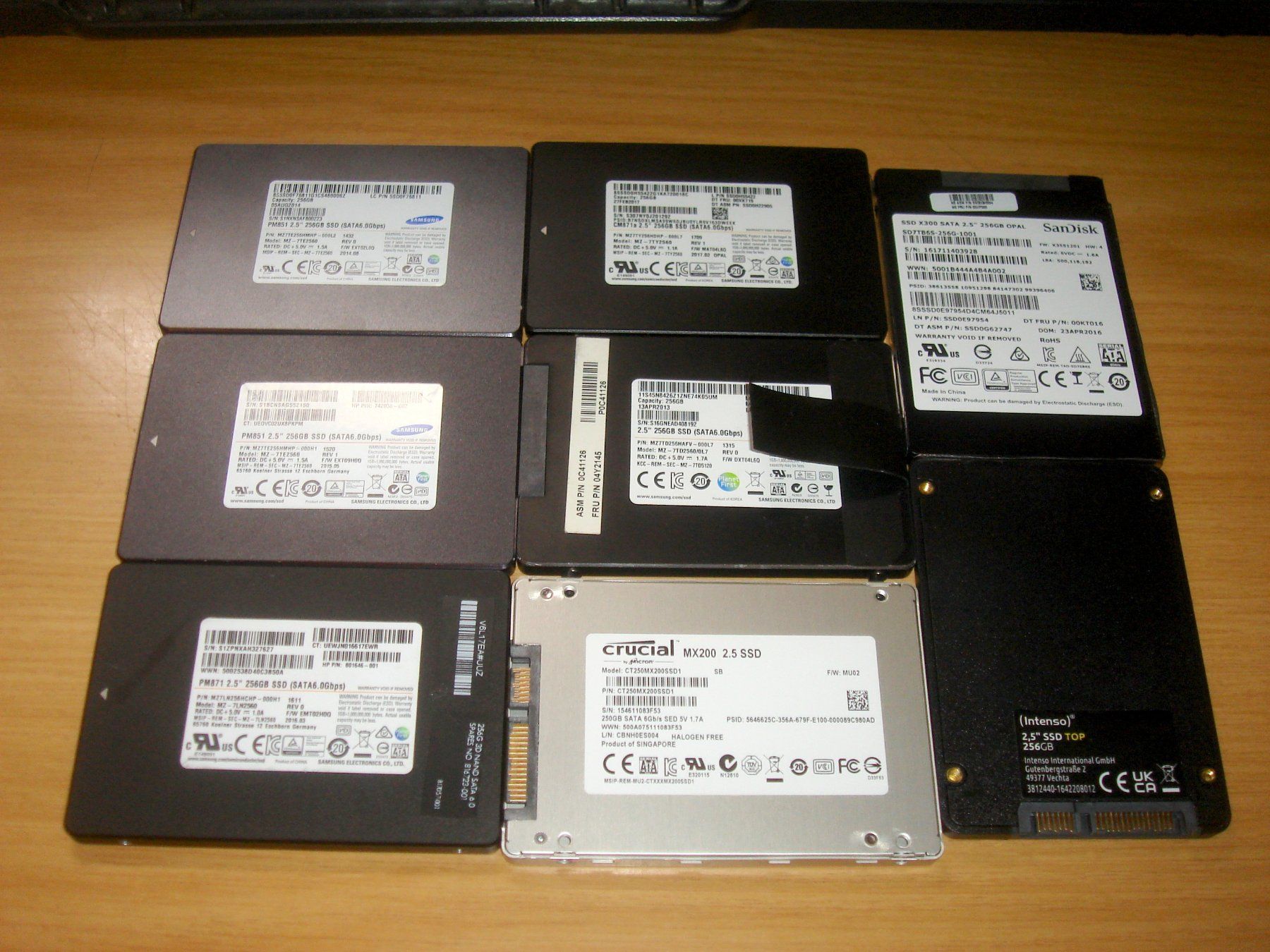 Dischi rigidi: 1 stück 240-256gb ssd. Getestet. – Usato da St. Gallen venduto da pc-sg