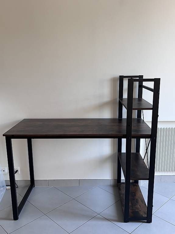 Gonser Scrivanie: Bureau moderne avec étagères intégrées  style industriel – Usato da Gingins venduto da nes_w9vk