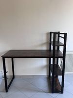 Bureau moderne avec étagères intégrées  style industriel
