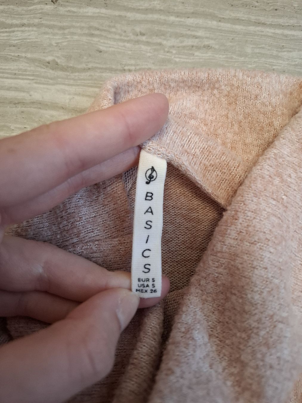 Stradivarius Pullover & Sweatshirts: pull rose taille S – Gebraucht aus Ecublens FR von ame_y8tq 2