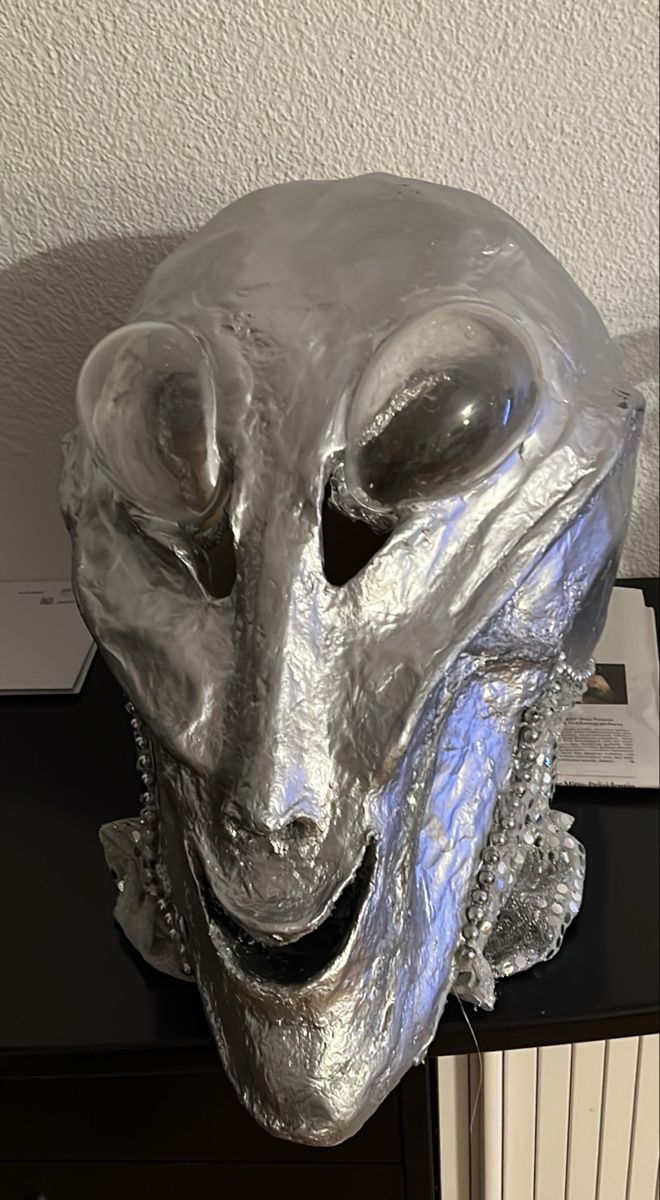 Masken: Alien Maske silber handgefertigt – Gebraucht aus Luzern von Combi 1