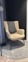 Moderner Lounge-Sessel in Beige / Teddy-Look