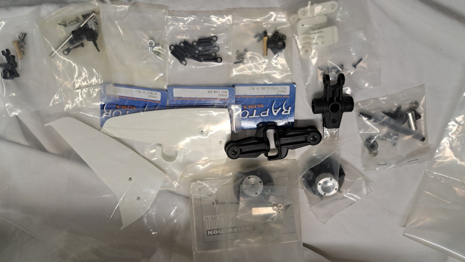 Thunder Tiger RC Modellbau: Thunder Tiger Raptor 30 Teile – Neu und originalverpackt aus Gwatt (Thun) von Quickfresh