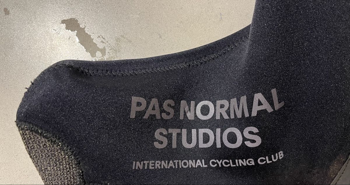 Pas Normal Studios Chaussures hommes: Pas Normal Studios Velo Überschuhe – D'occasion à Forch par jil_5m5v 1