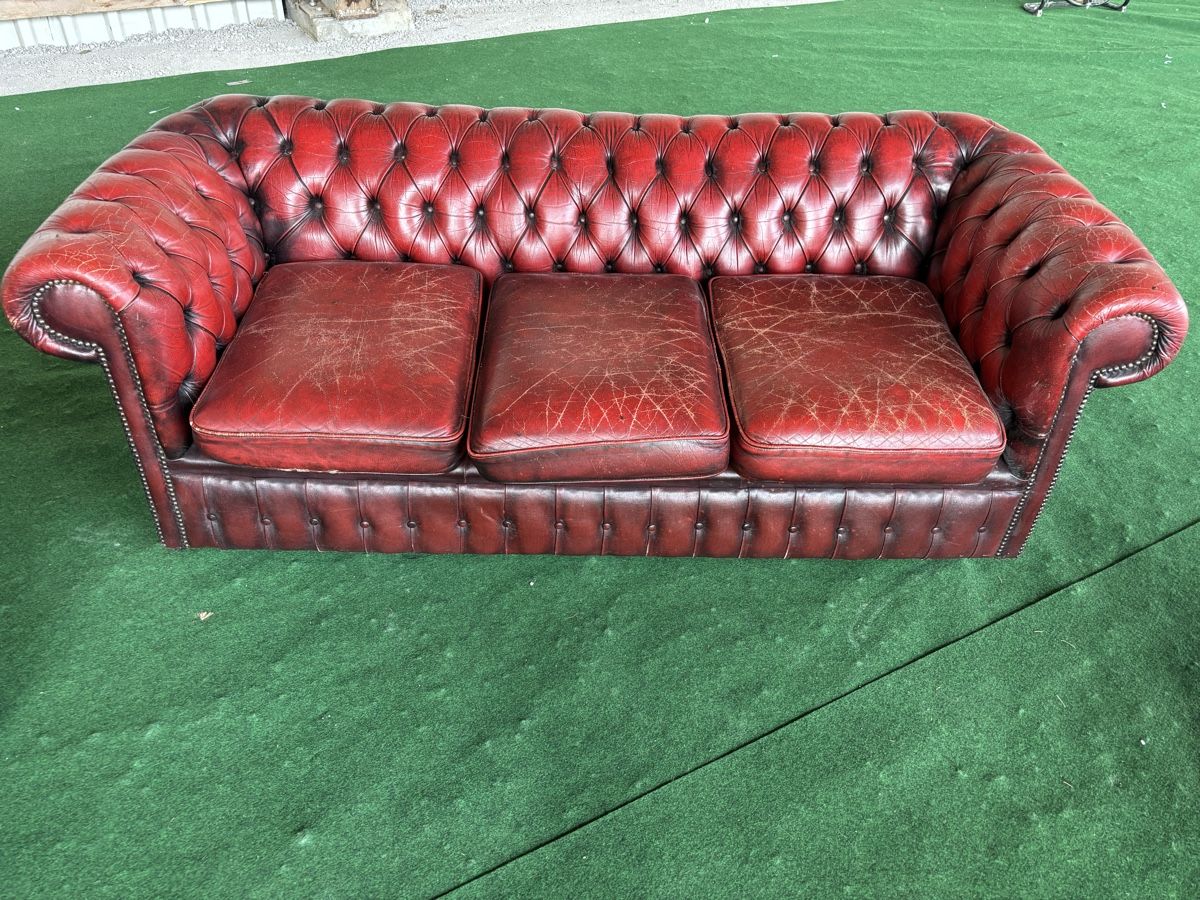 Chesterfield Sofas: Chesterfield Polstergruppe – D'occasion à Uetendorf par Bthomann