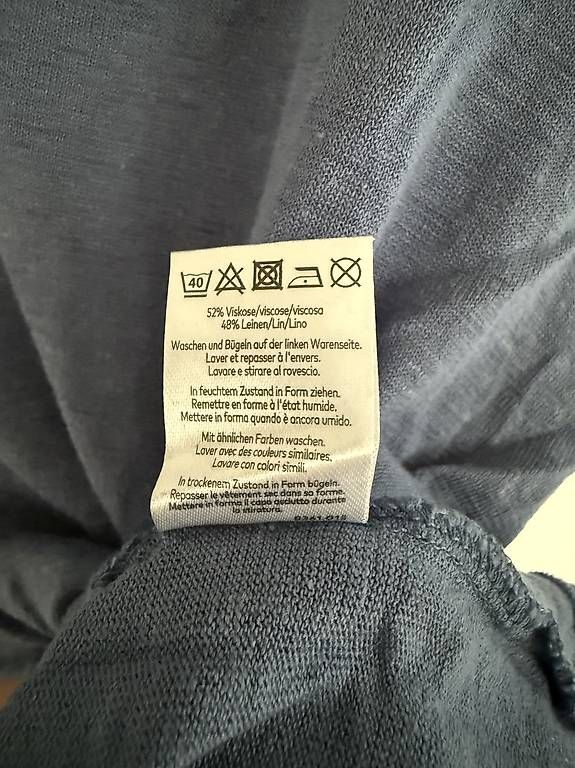 T-shirt: Leinen shirt dunkelblau – Usato da Alpnach Dorf venduto da rerifeme 2