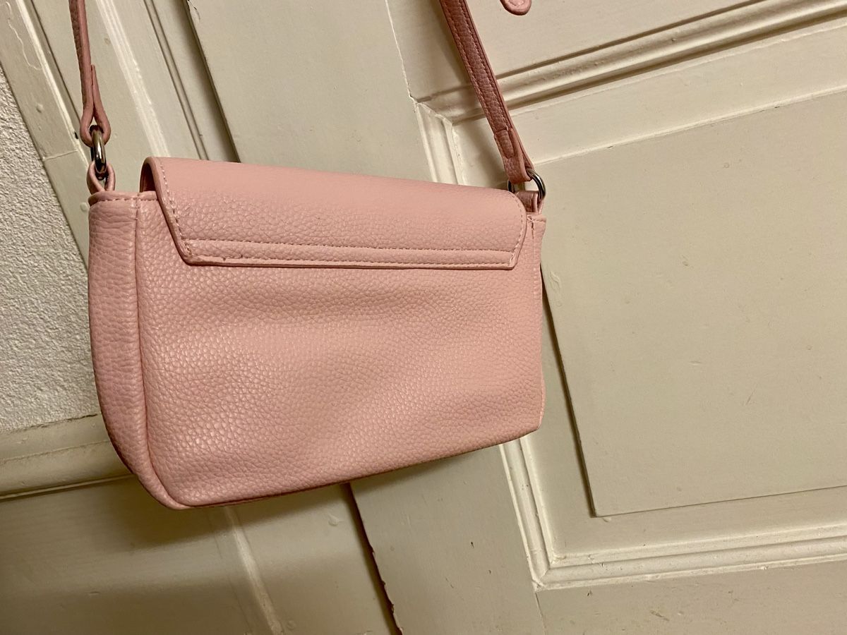 Taschen für Damen: Rosa Umhängetasche, neuwertig – Gebraucht aus zürich von greenmodul 2